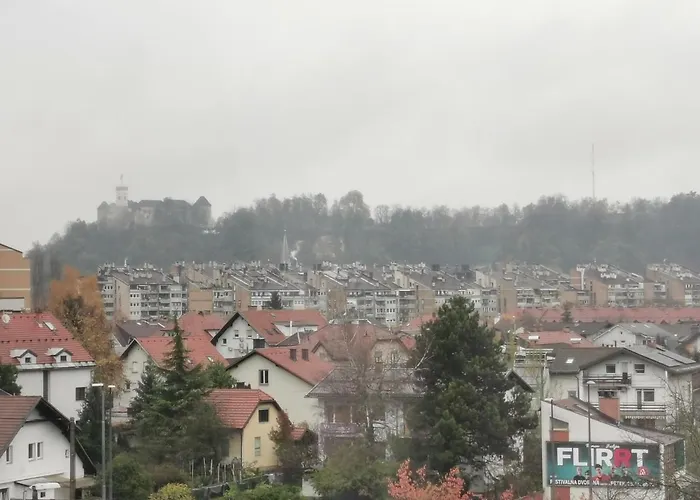 Trnovo Apartment With Free Parking